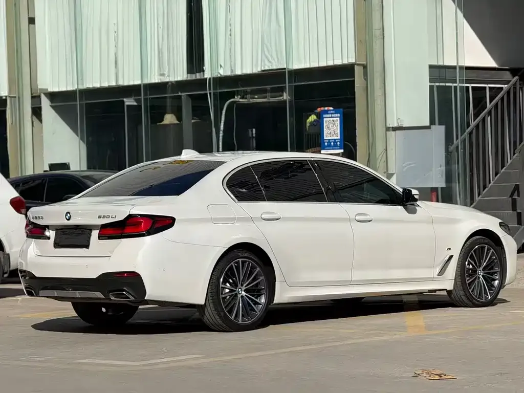 BMW 5 Series — фото 4