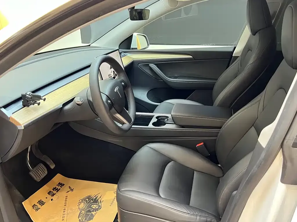 Tesla Model Y — фото 4
