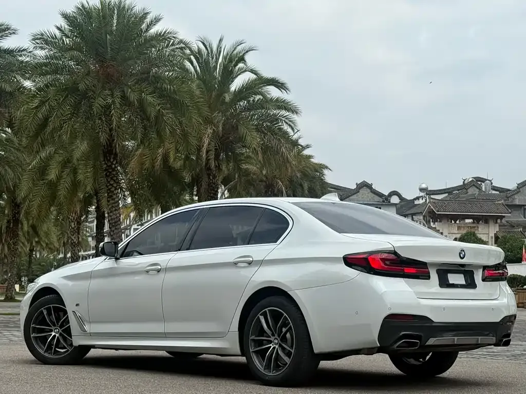 BMW 5 Series — фото 7