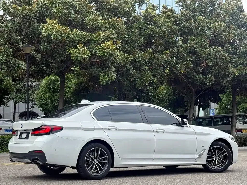 BMW 5 Series — фото 9