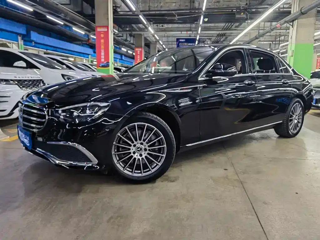 Mercedes-Benz E-Class — фото 1