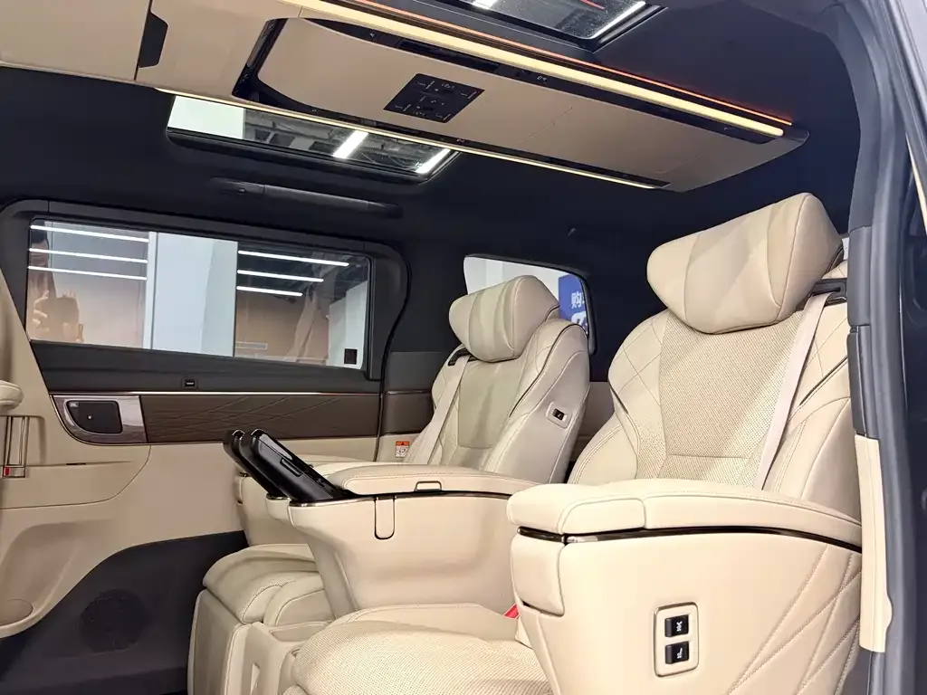 Toyota Vellfire 2023 из CN, фото 5