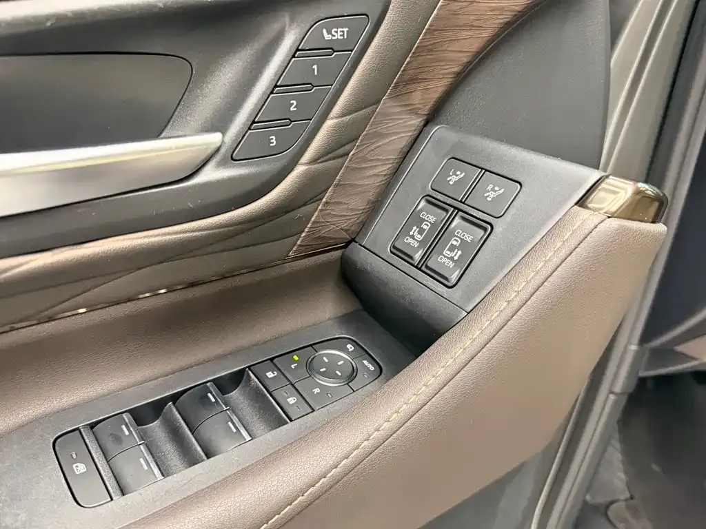 Toyota Vellfire 2023 из CN, фото 8