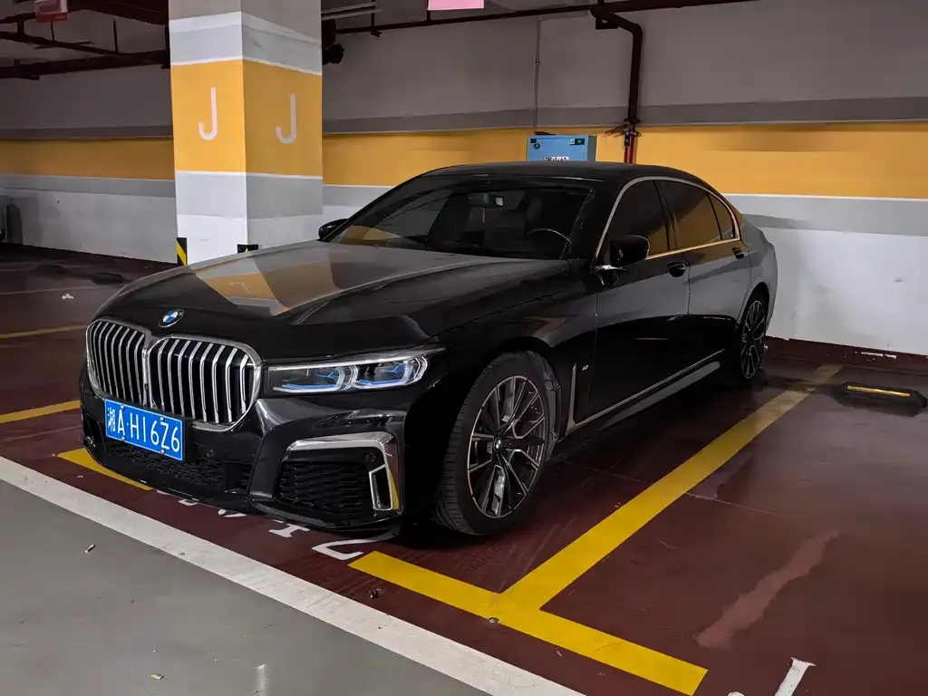 BMW 7 Series — фото 1