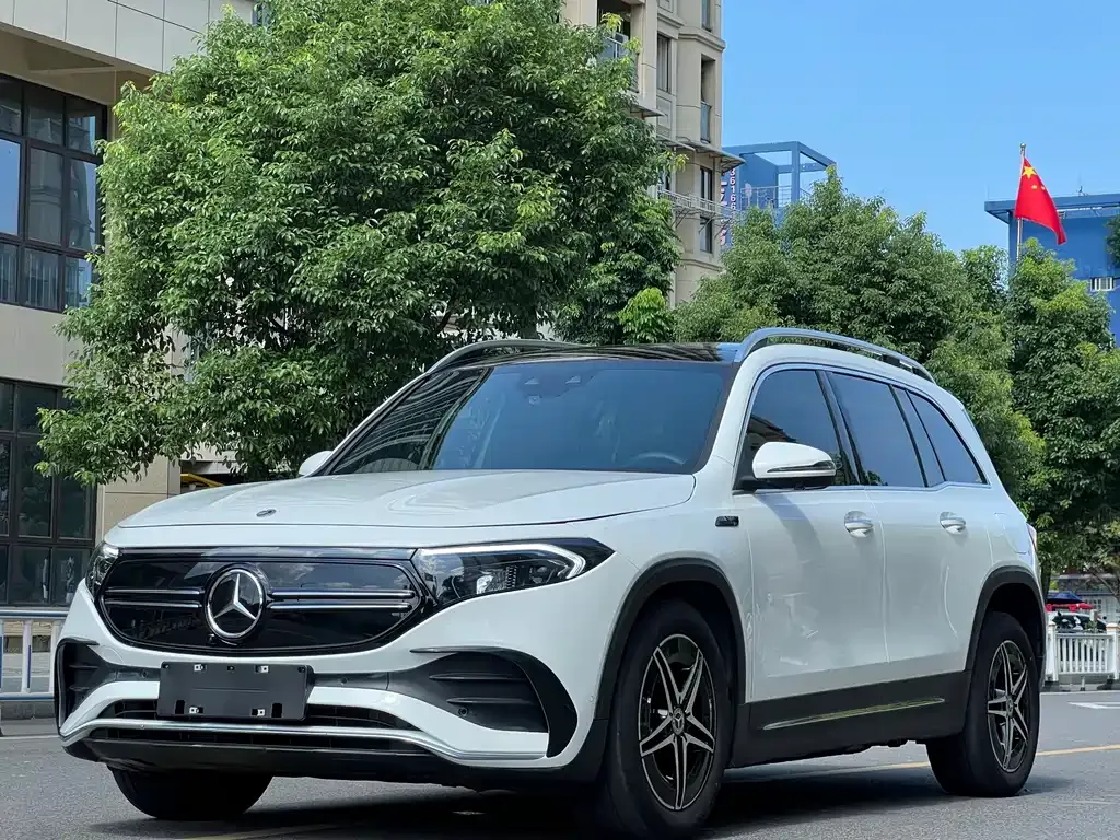 Mercedes-Benz EQB — фото 1