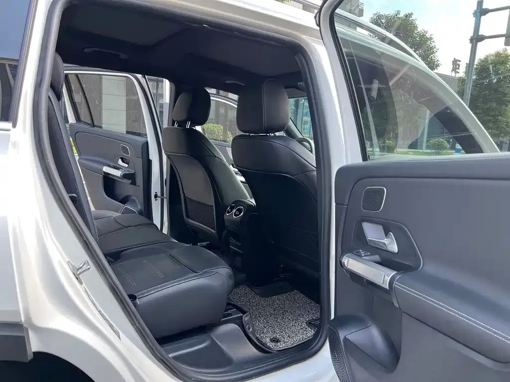 Mercedes-Benz EQB — фото 10