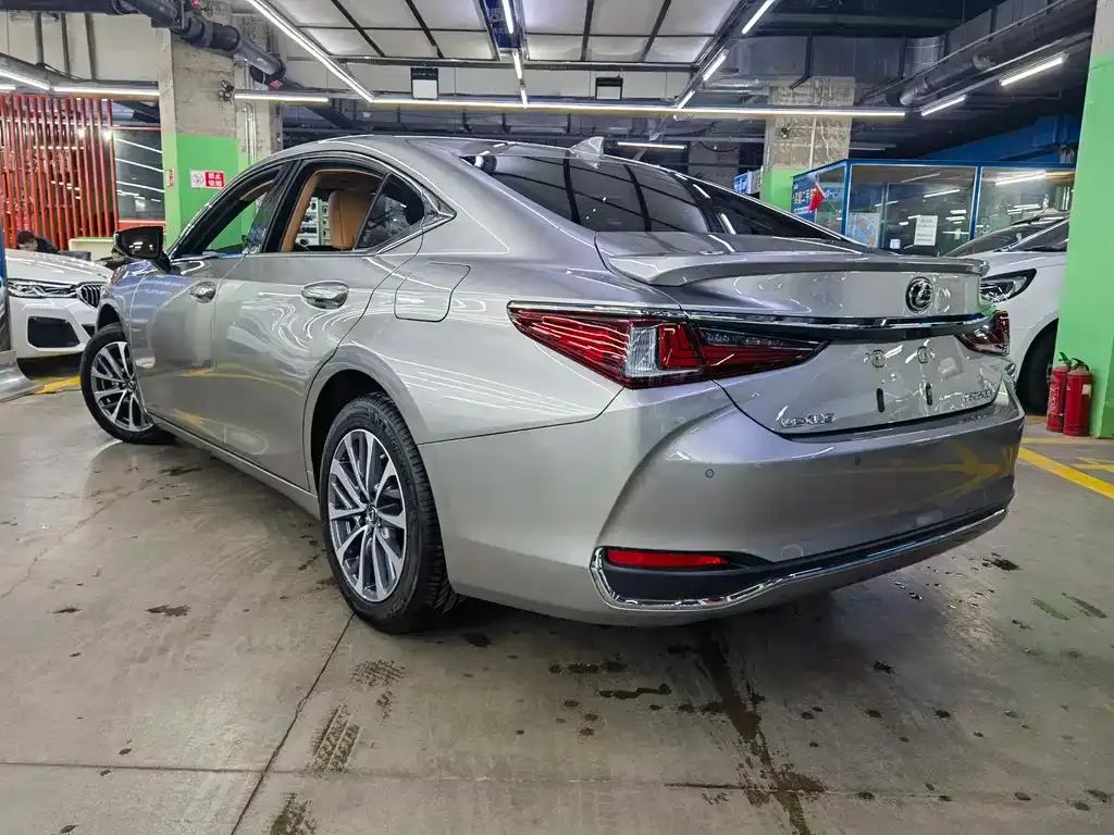 Lexus ES 2023 из CN, фото 4
