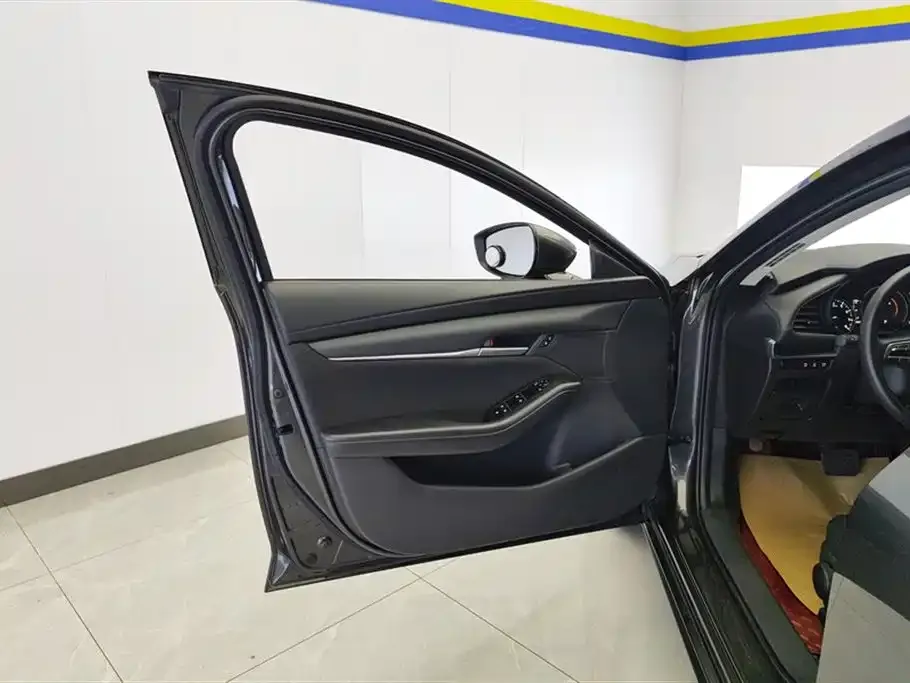 Mazda 3 Axela 2023 из CN, фото 7