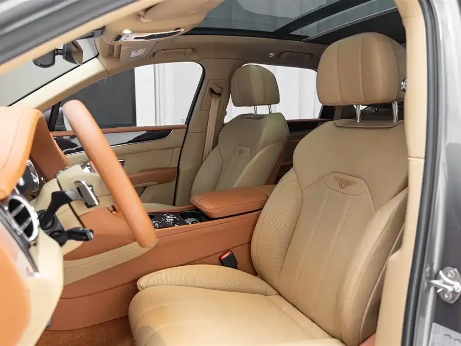 Bentley Bentayga 2022 из CN, фото 9