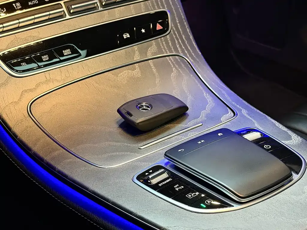Mercedes-Benz CLS — фото 8
