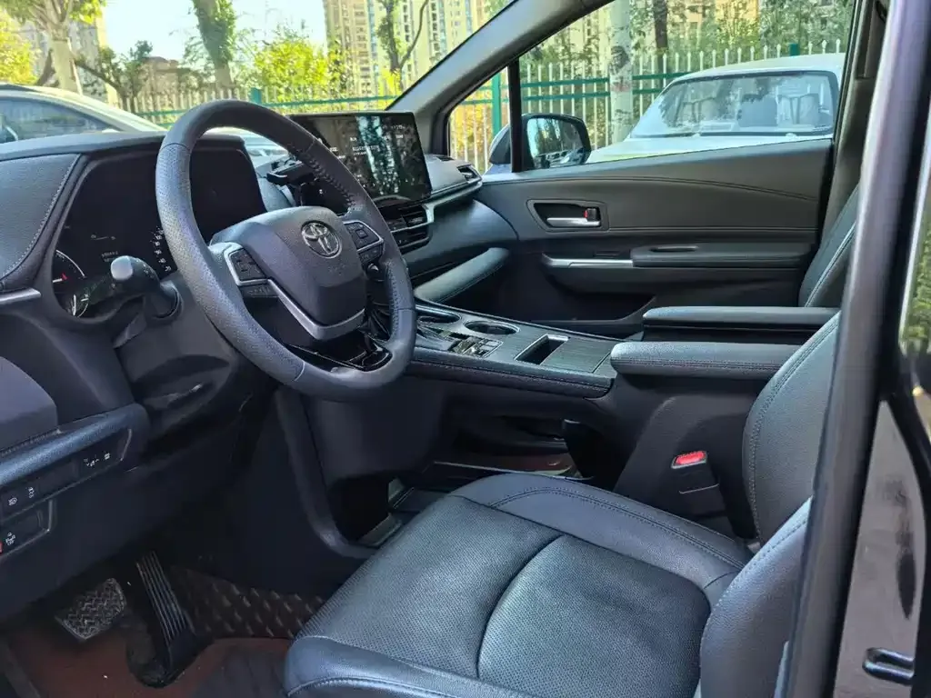 Toyota Sienna 2022 из CN, фото 4