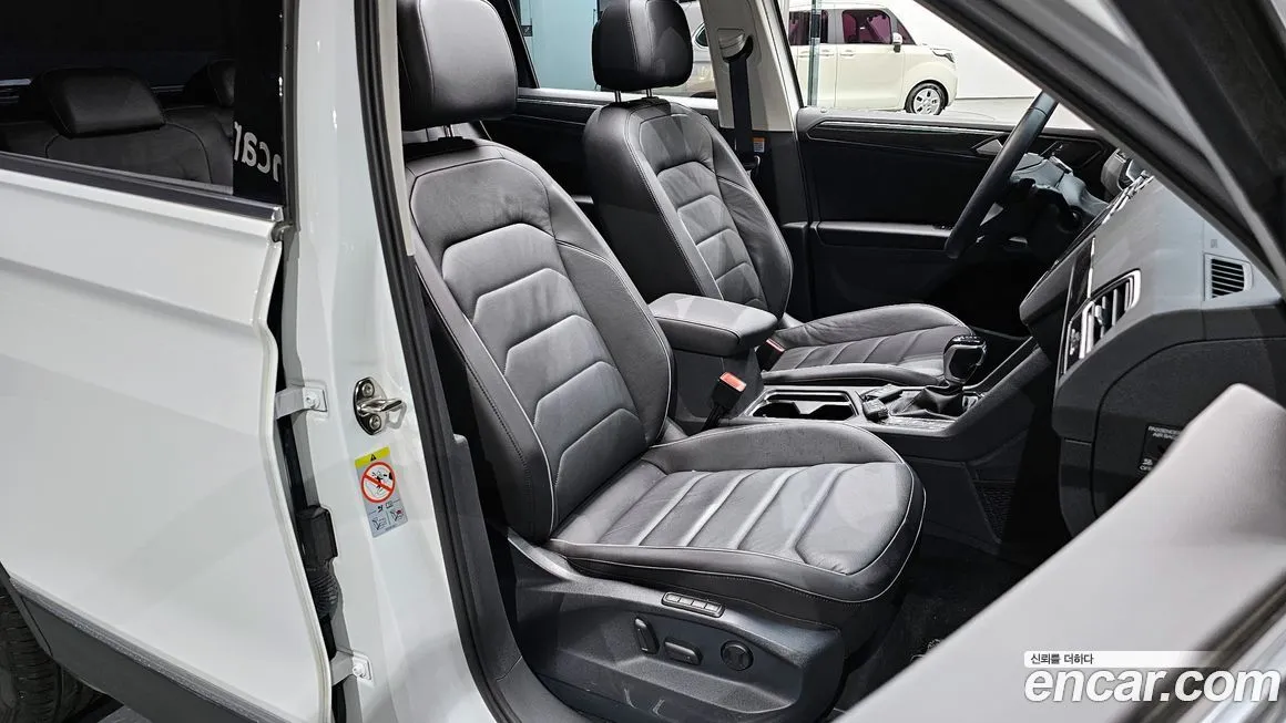 Volkswagen Tiguan — фото 10