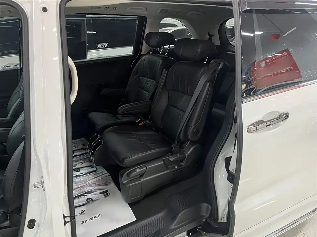 Honda Odyssey — фото 10