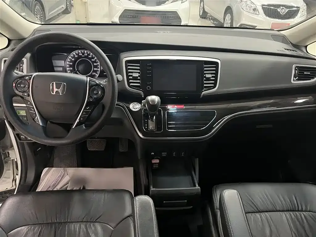 Honda Odyssey — фото 8