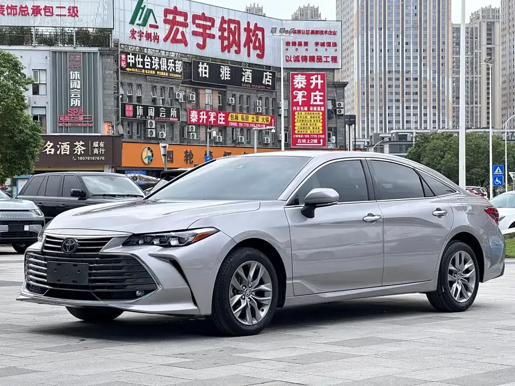 Toyota Avalon — фото 1