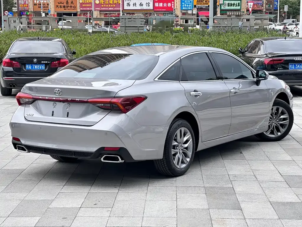 Toyota Avalon — фото 4