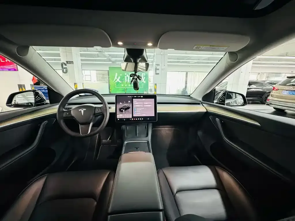 Tesla Model Y — фото 4