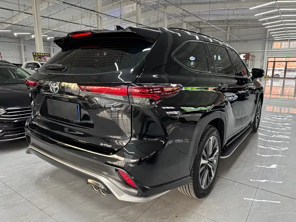 Toyota Crown Kluger 2024 из CN, фото 4