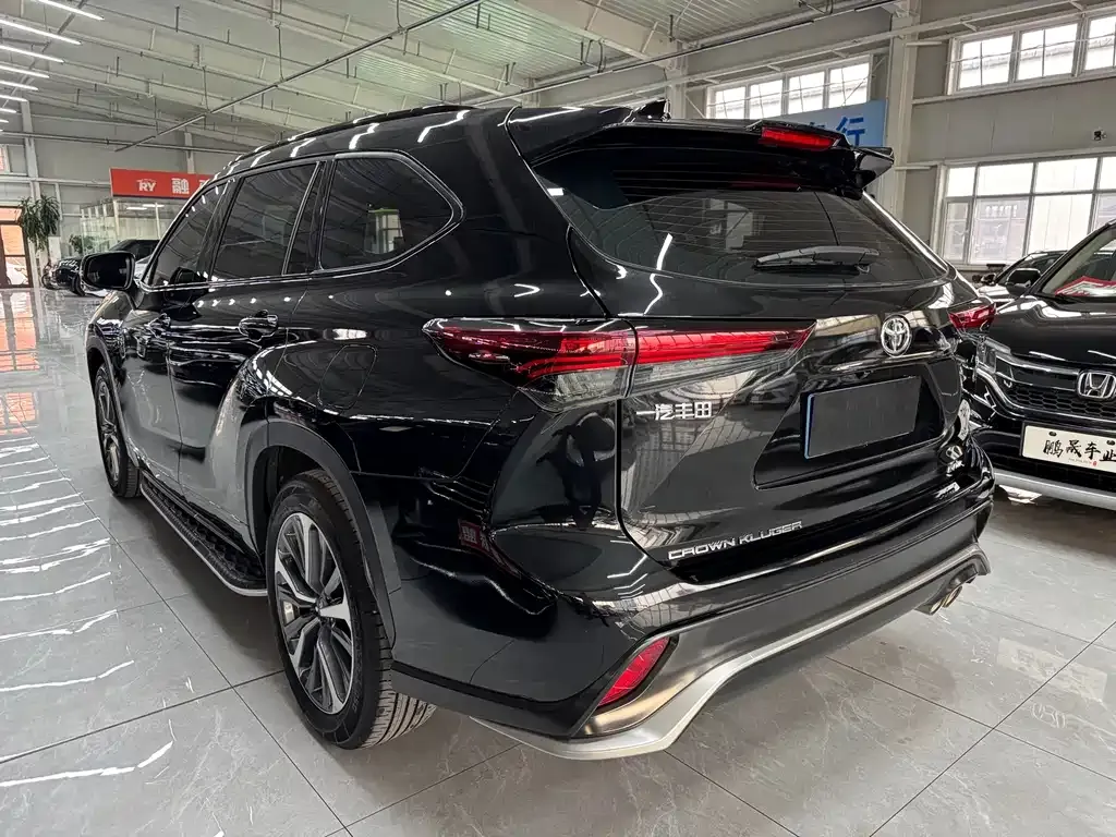 Toyota Crown Kluger 2024 из CN, фото 6