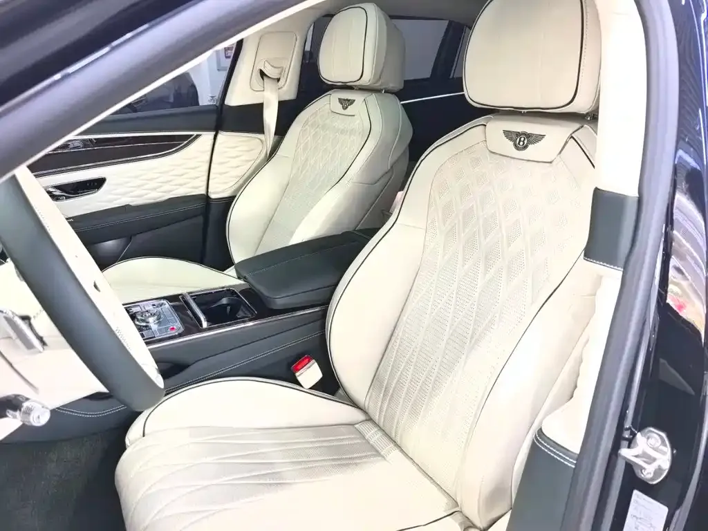 Bentley Flying Spur PHEV — фото 10