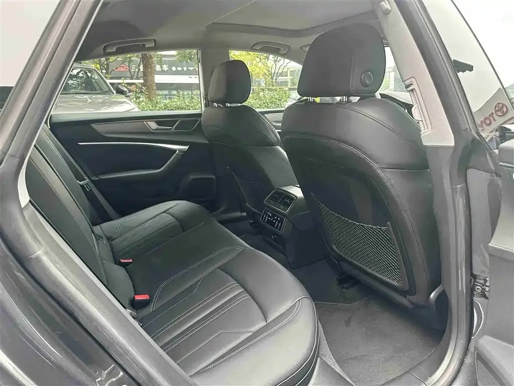 Audi A7 2024 из CN, фото 8