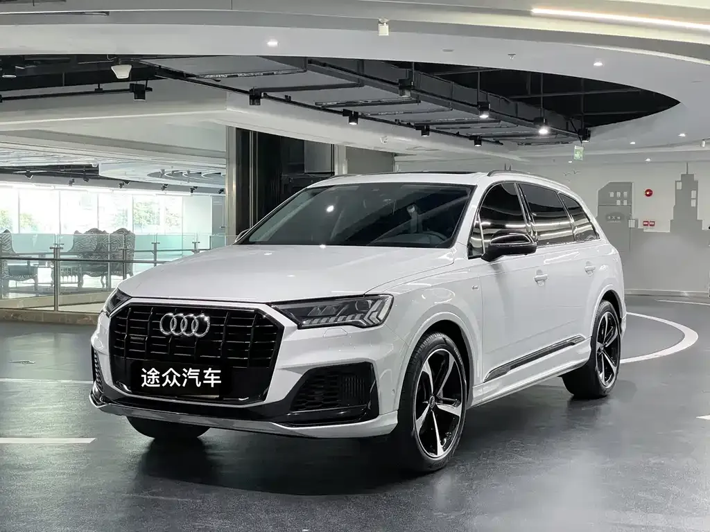 Audi Q7 — фото 1