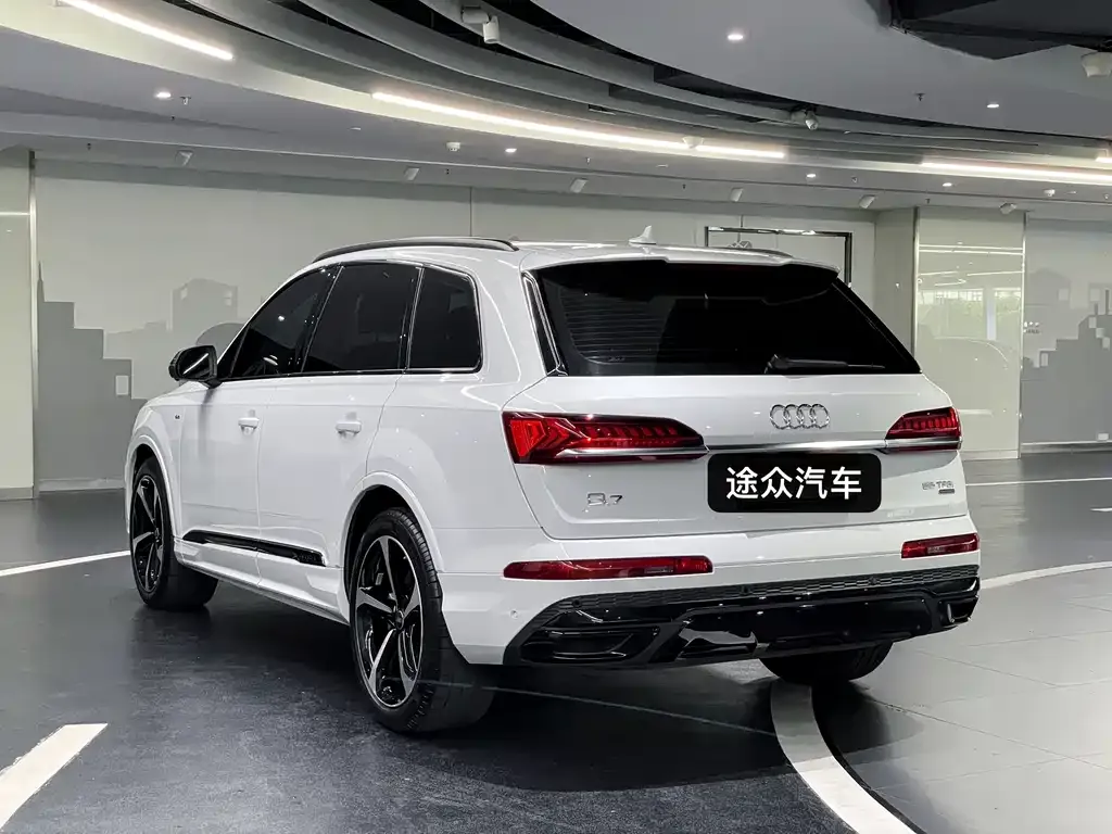 Audi Q7 — фото 6