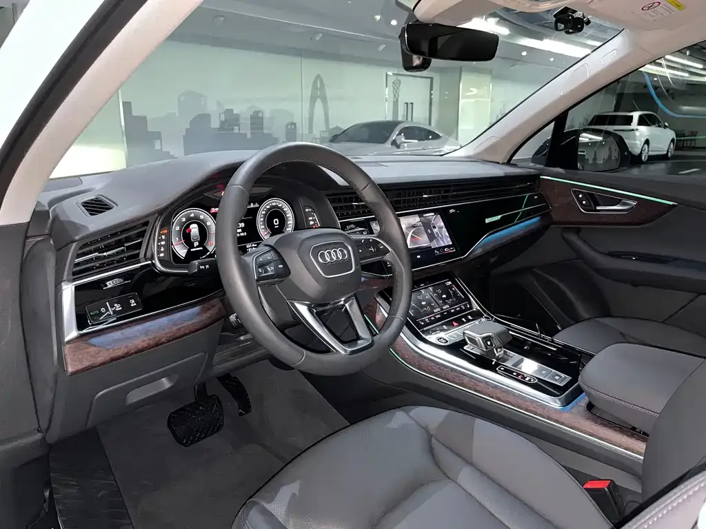 Audi Q7 — фото 7