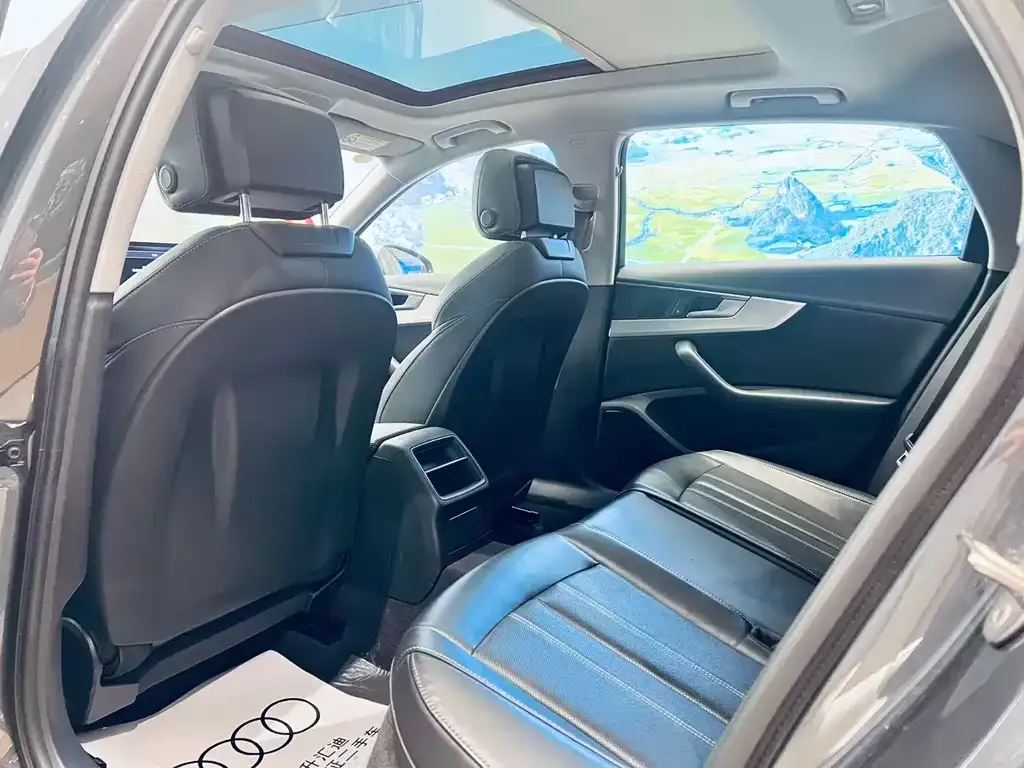 Audi A4L 2023 из CN, фото 10