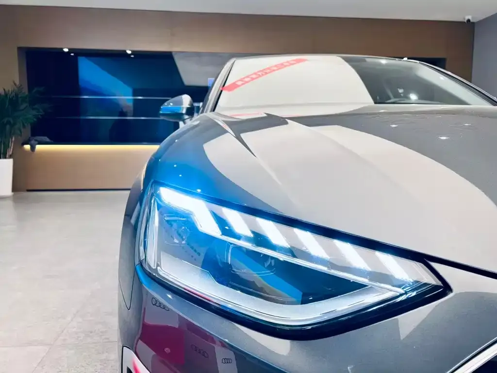 Audi A4L 2023 из CN, фото 3