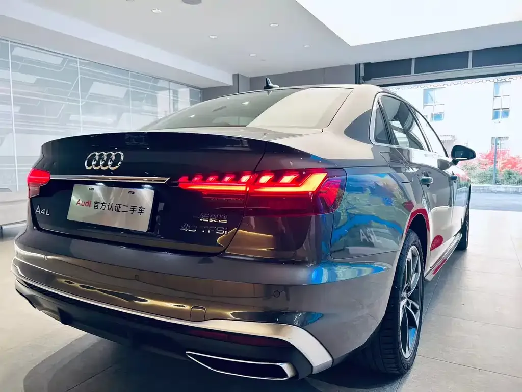 Audi A4L 2023 из CN, фото 4