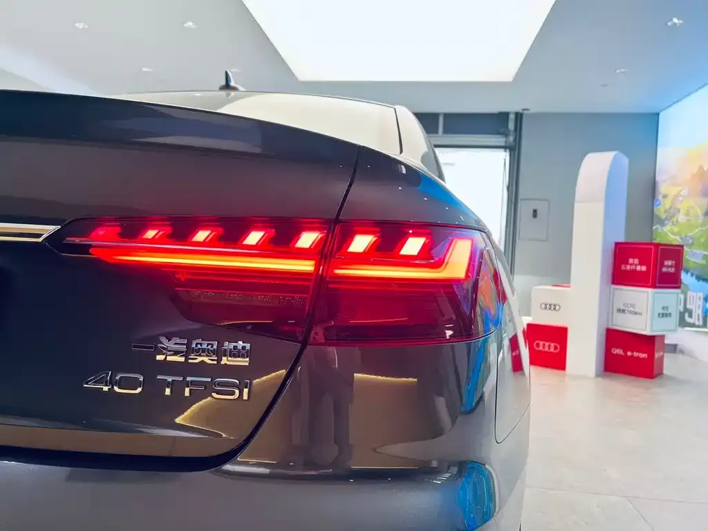 Audi A4L 2023 из CN, фото 5