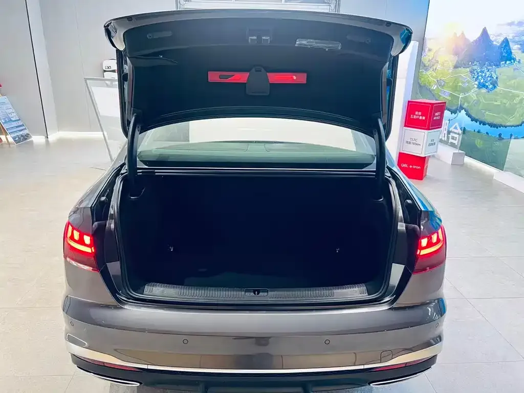 Audi A4L 2023 из CN, фото 7