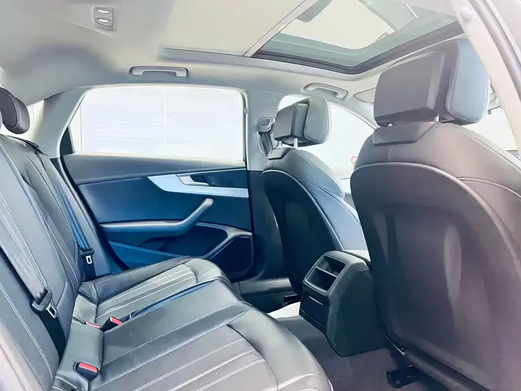 Audi A4L 2023 из CN, фото 9