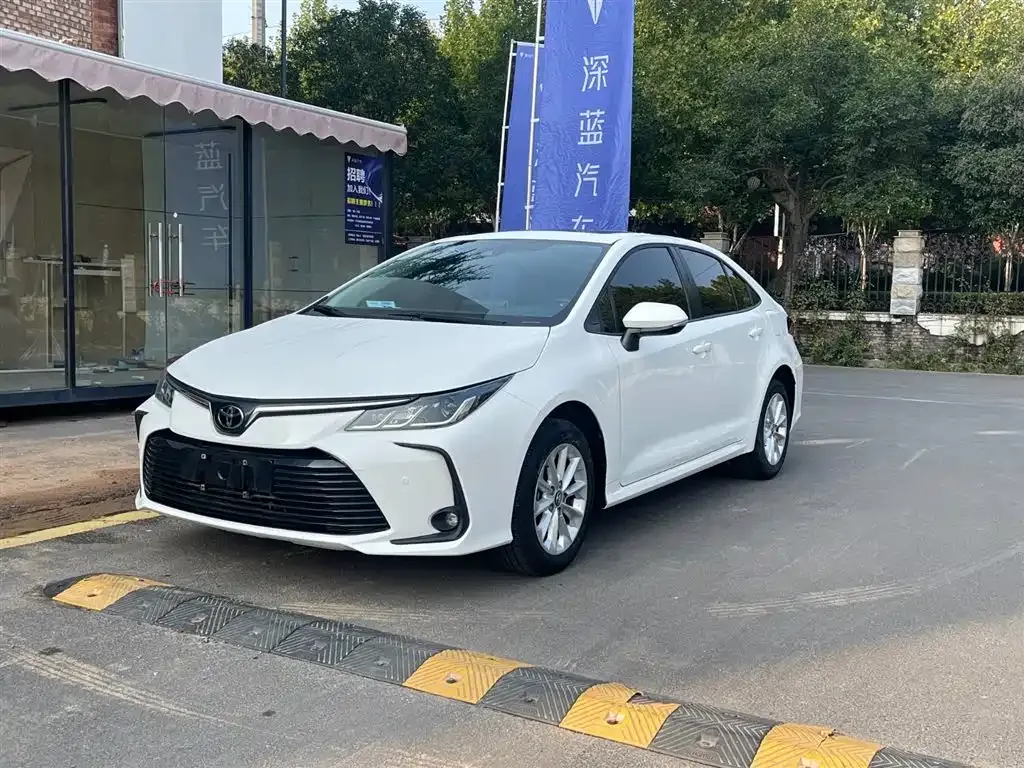 Toyota Corolla — фото 1