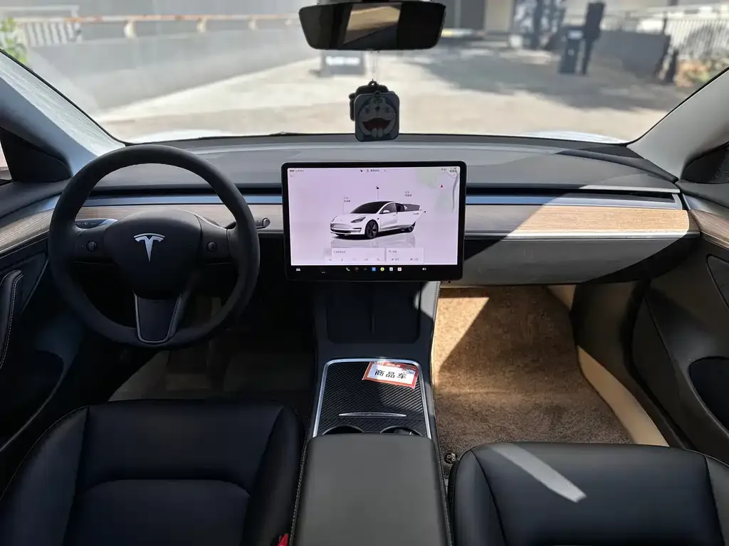 Tesla Model 3 — фото 10
