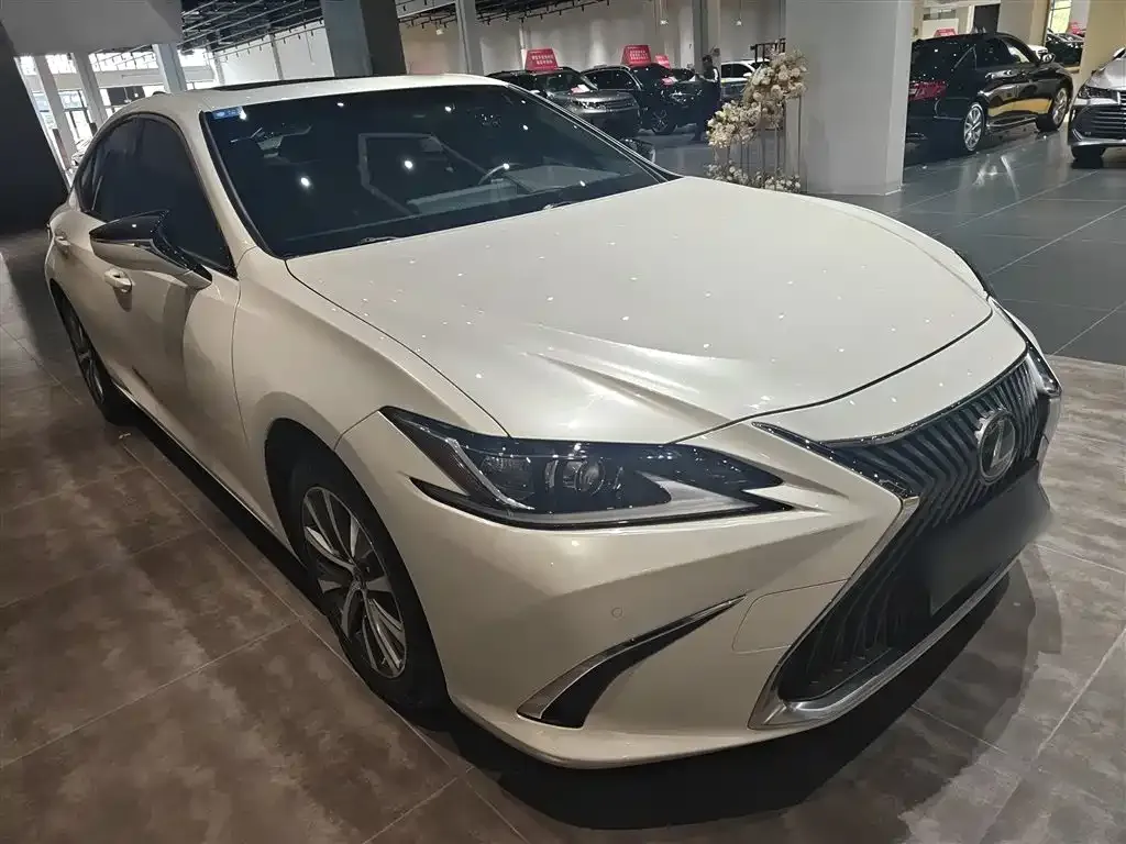 Lexus ES — фото 4