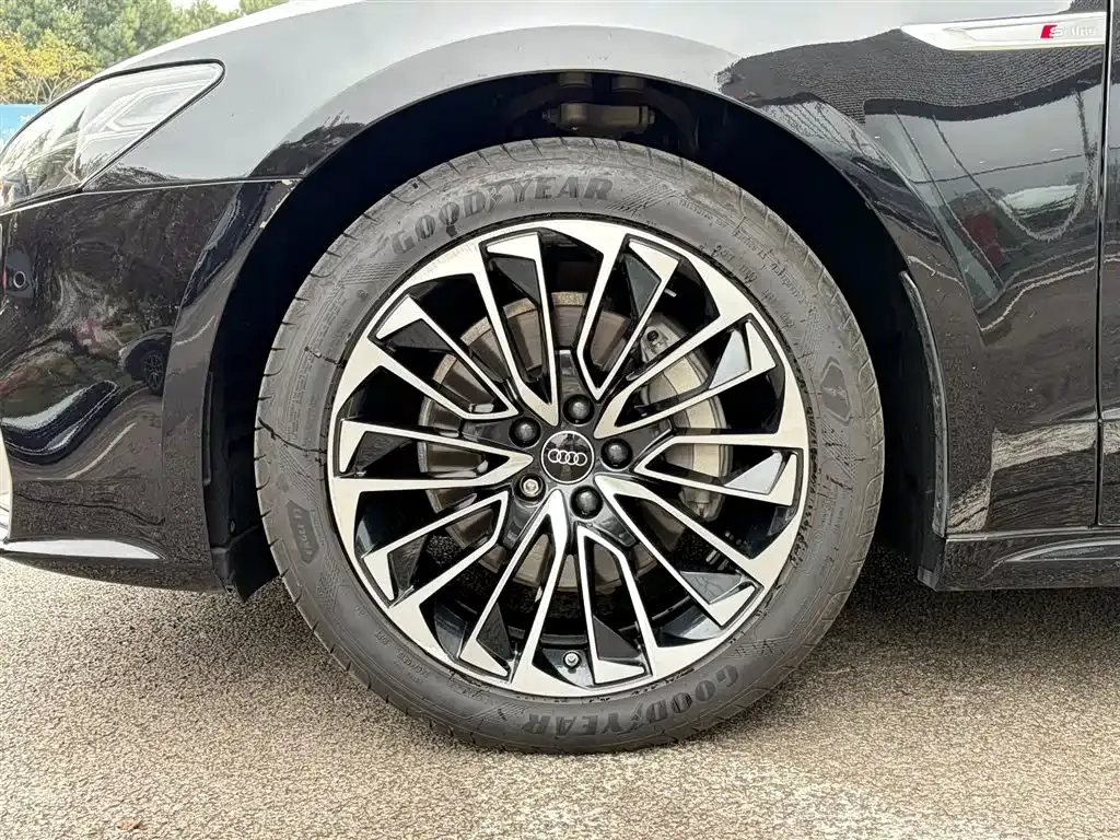 Audi A7L — фото 9