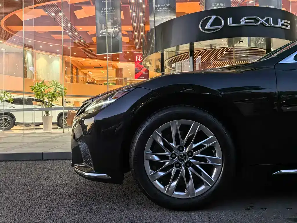 Lexus LS — фото 5