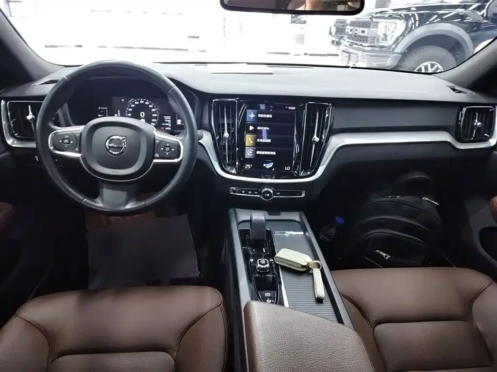 Volvo S60 — фото 10