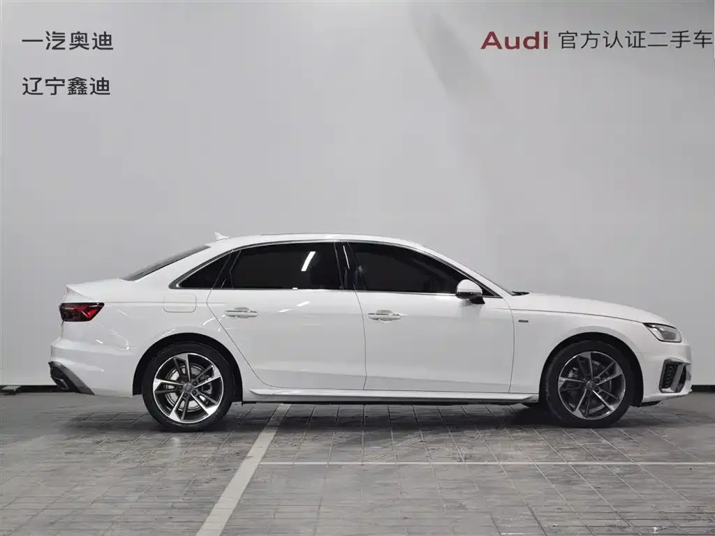 Audi A4L 2023 из CN, фото 3