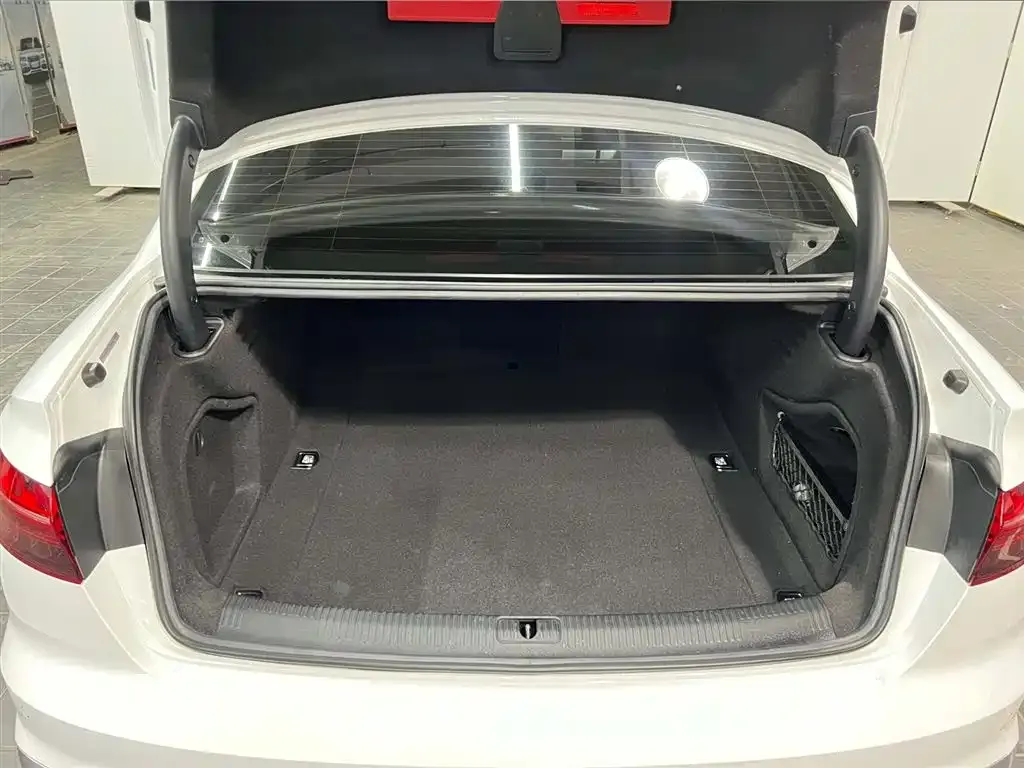 Audi A4L 2023 из CN, фото 6