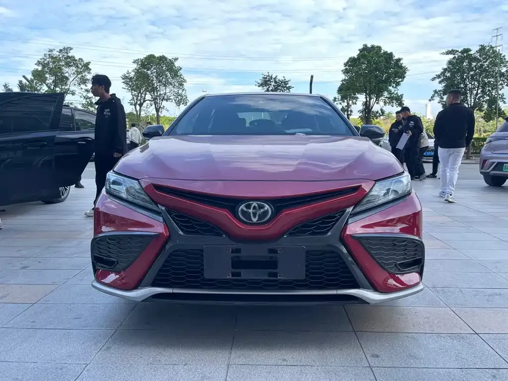 Toyota Camry — фото 2
