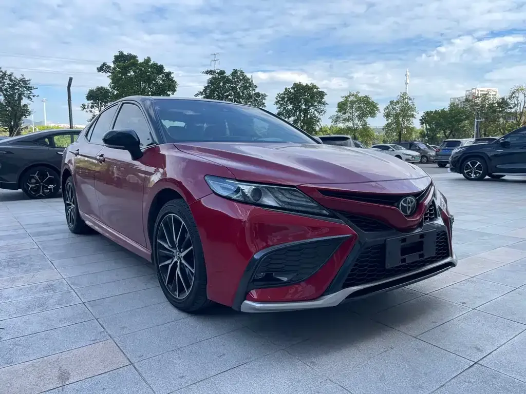 Toyota Camry — фото 3