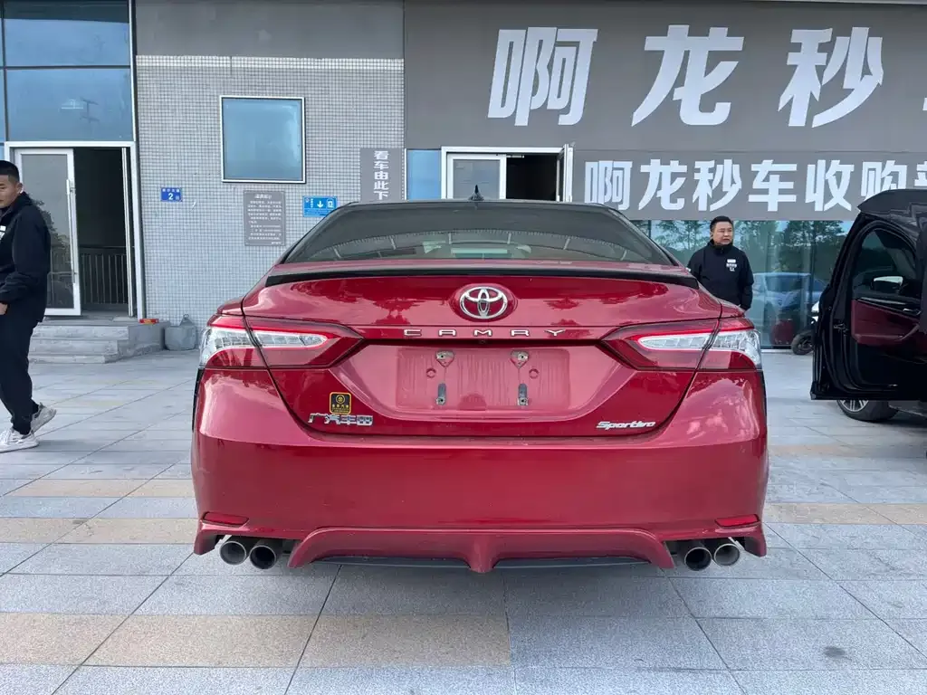 Toyota Camry — фото 5