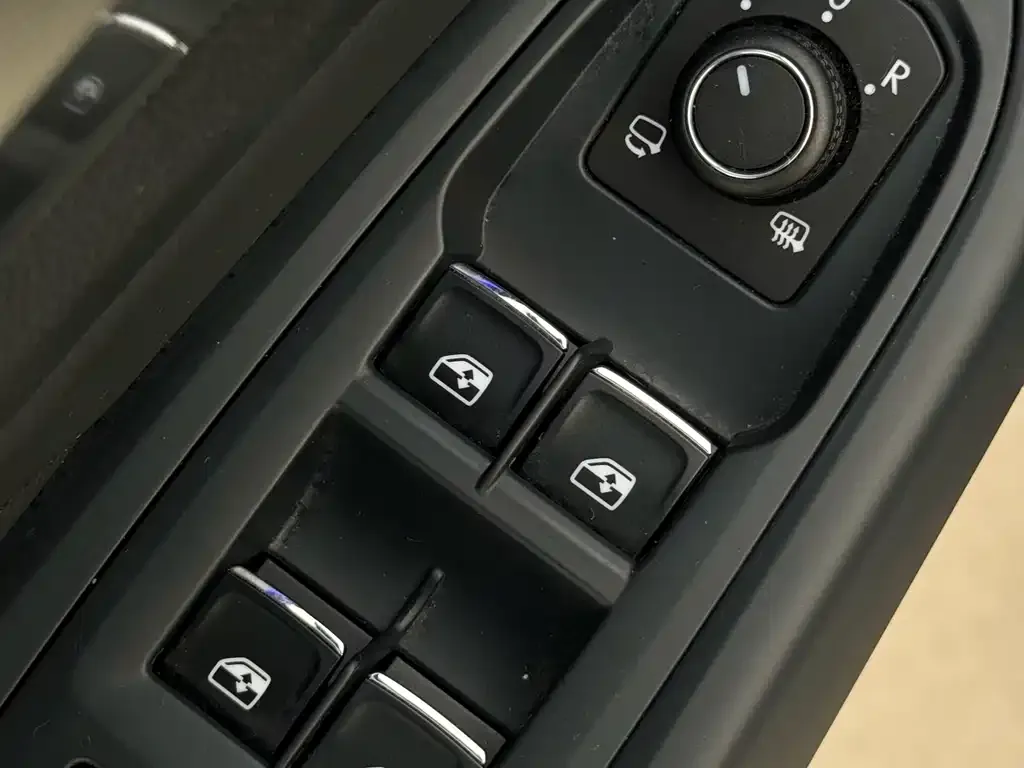 Volkswagen Passat 2023 из CN, фото 10