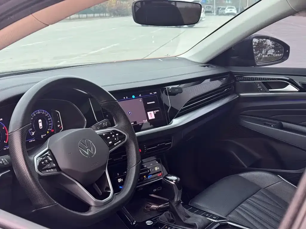 Volkswagen Passat 2023 из CN, фото 7