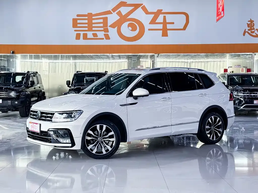 Volkswagen Tiguan L — фото 2