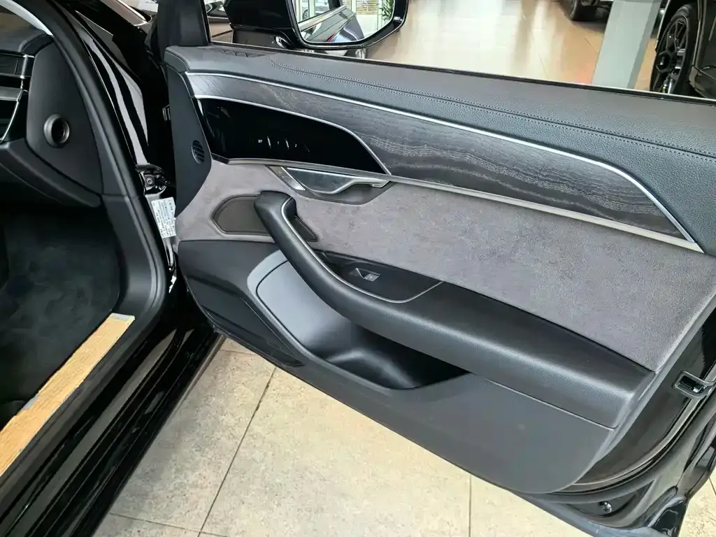 Audi A8 2025 из CN, фото 6
