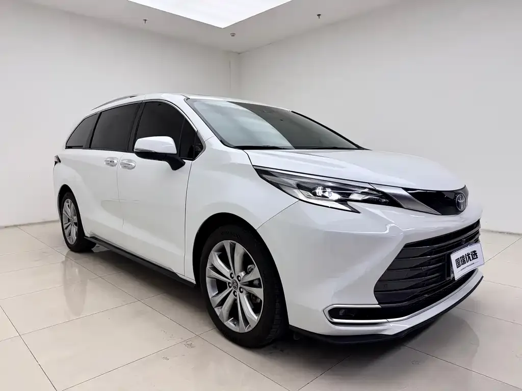 Toyota Sienna — фото 3